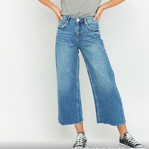 NWOT BDG Wide Leg Raw Hem Ankle Jeans